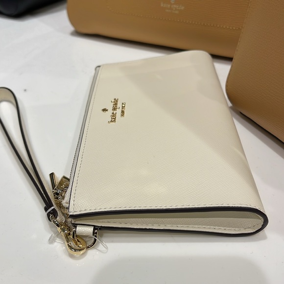 Kate Spade Madison Double Zip Wristlet Wallet Phone Case 
Meringue
NWT - Picture 6 of 16